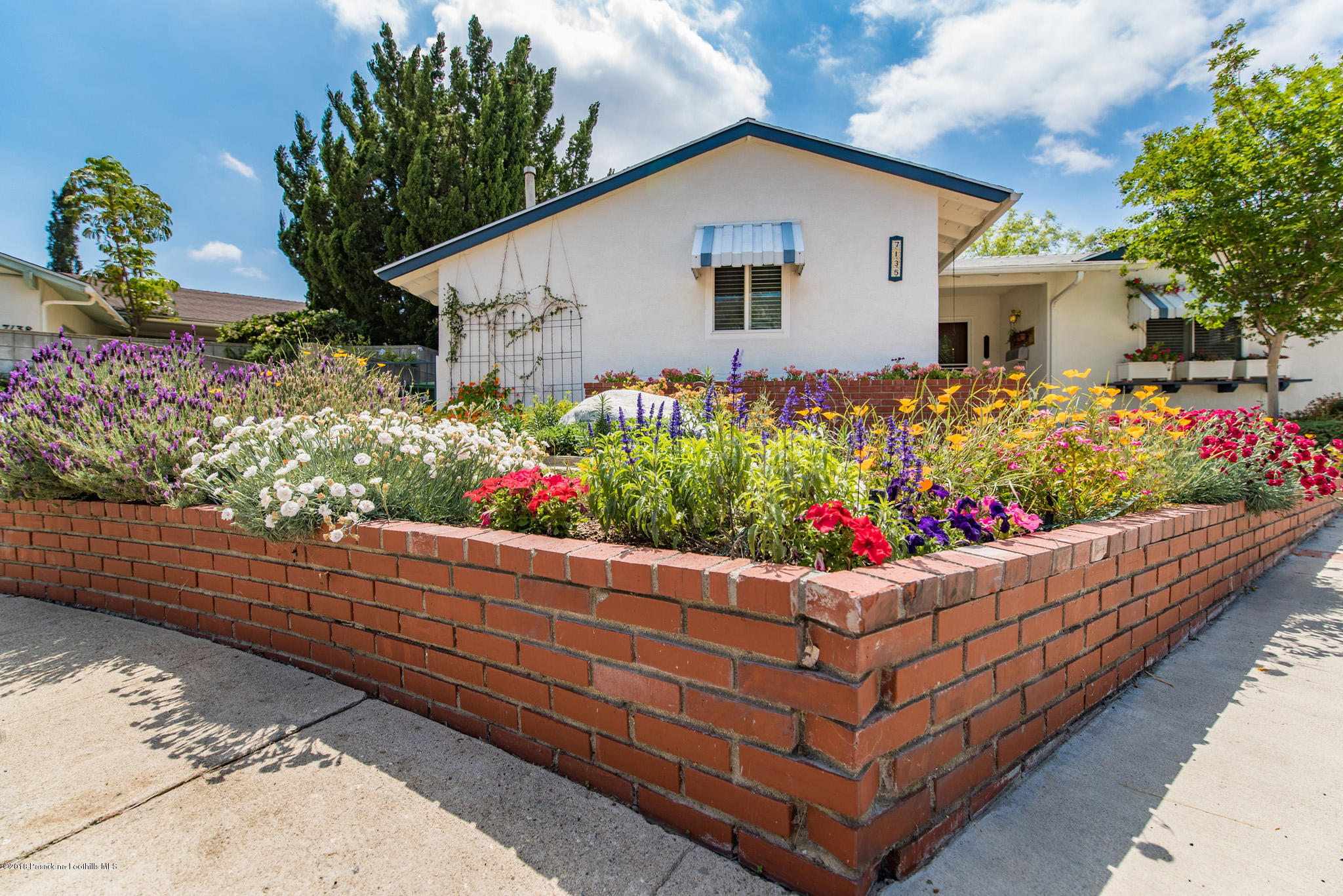 7135 Samoa Place Tujunga, CA 91042 - Photo 2 of 33 snaplistla_02