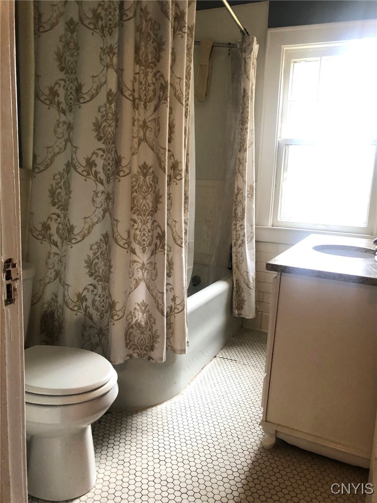 13 Brattle Road Syracuse, NY 13203 - Photo 22 of 48 Main Bathroom