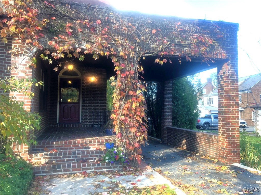 13 Brattle Road Syracuse, NY 13203 - Photo 4 of 48 Front Entrance tp Enclosed Portico