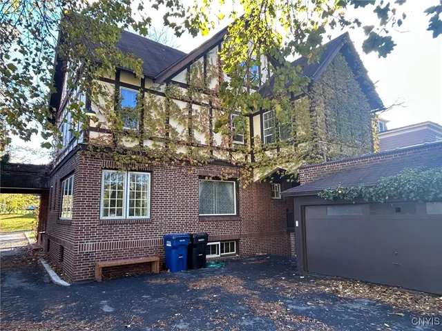 $395,000 | 13 Brattle Road, Syracuse, NY 13203