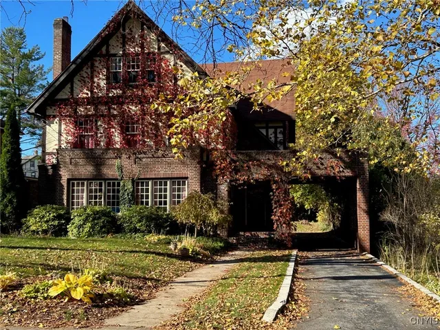 $395,000 | 13 Brattle Road, Syracuse, NY 13203