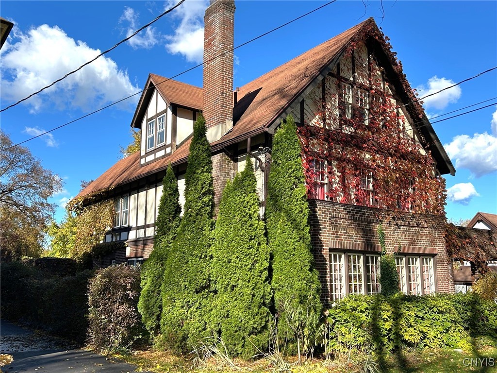 13 Brattle Road Syracuse, NY 13203 - Photo 46 of 48 Left side of house