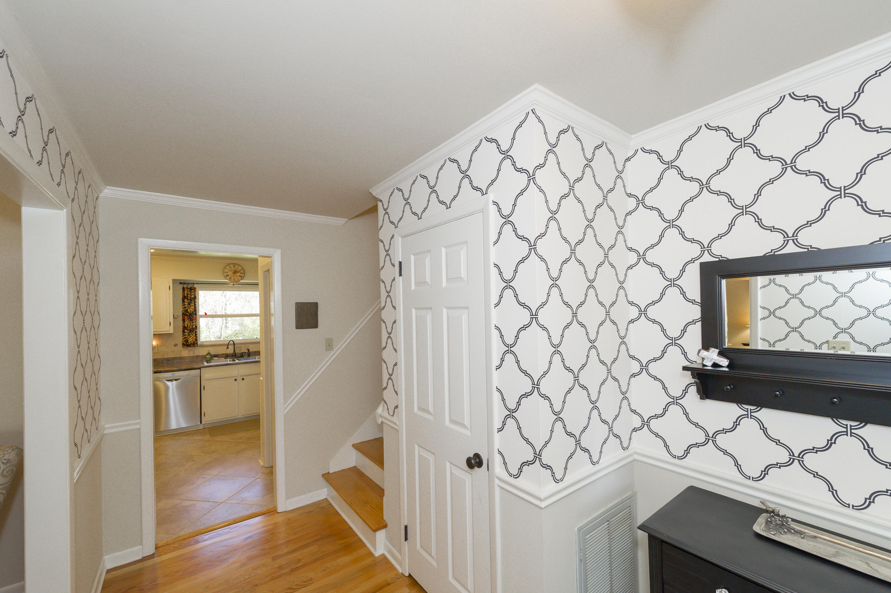 716 Noragate Road Knoxville, TN 37919 - Photo 7 of 34 Front Foyer