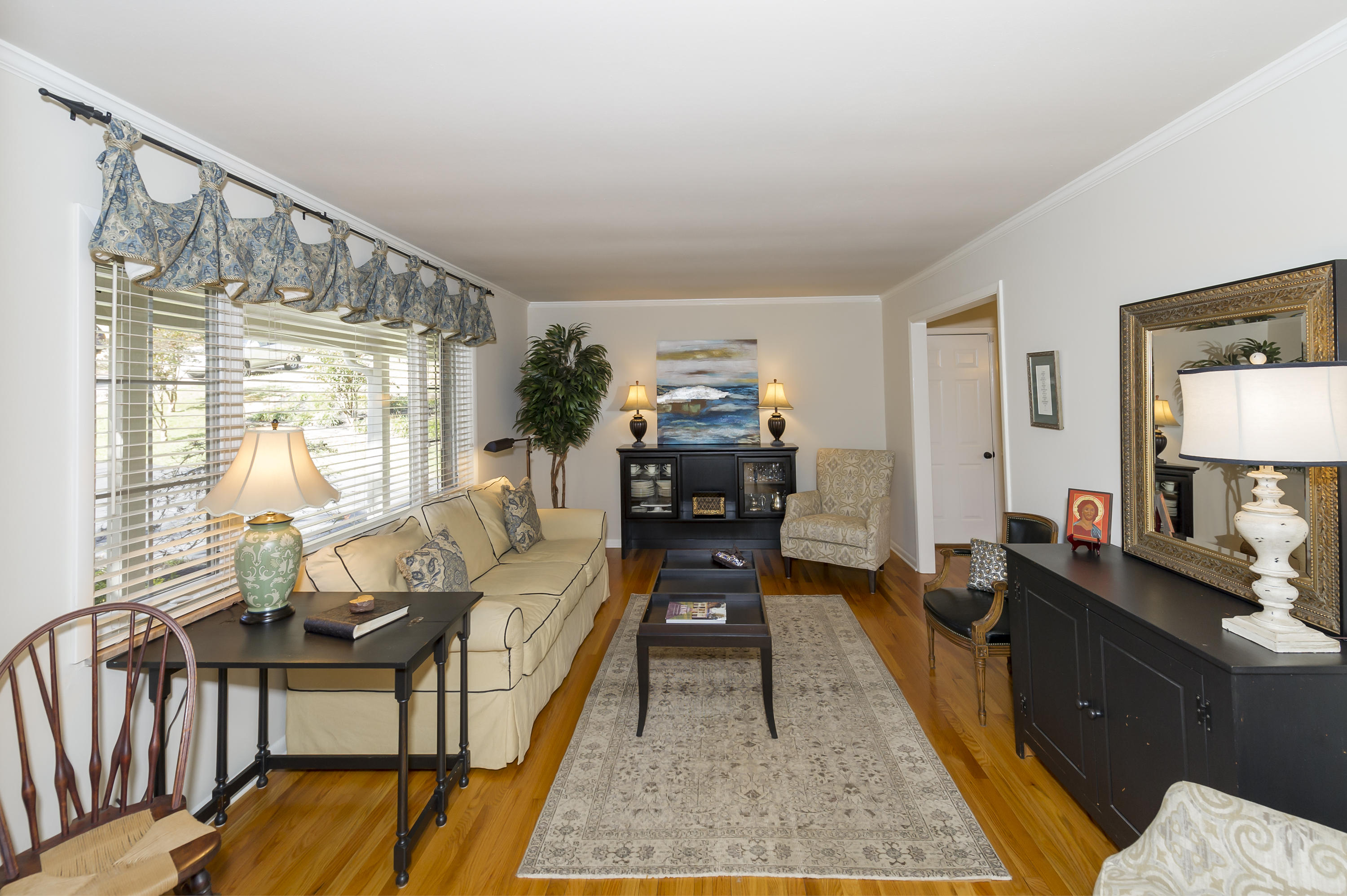 716 Noragate Road Knoxville, TN 37919 - Photo 8 of 34 Living Room