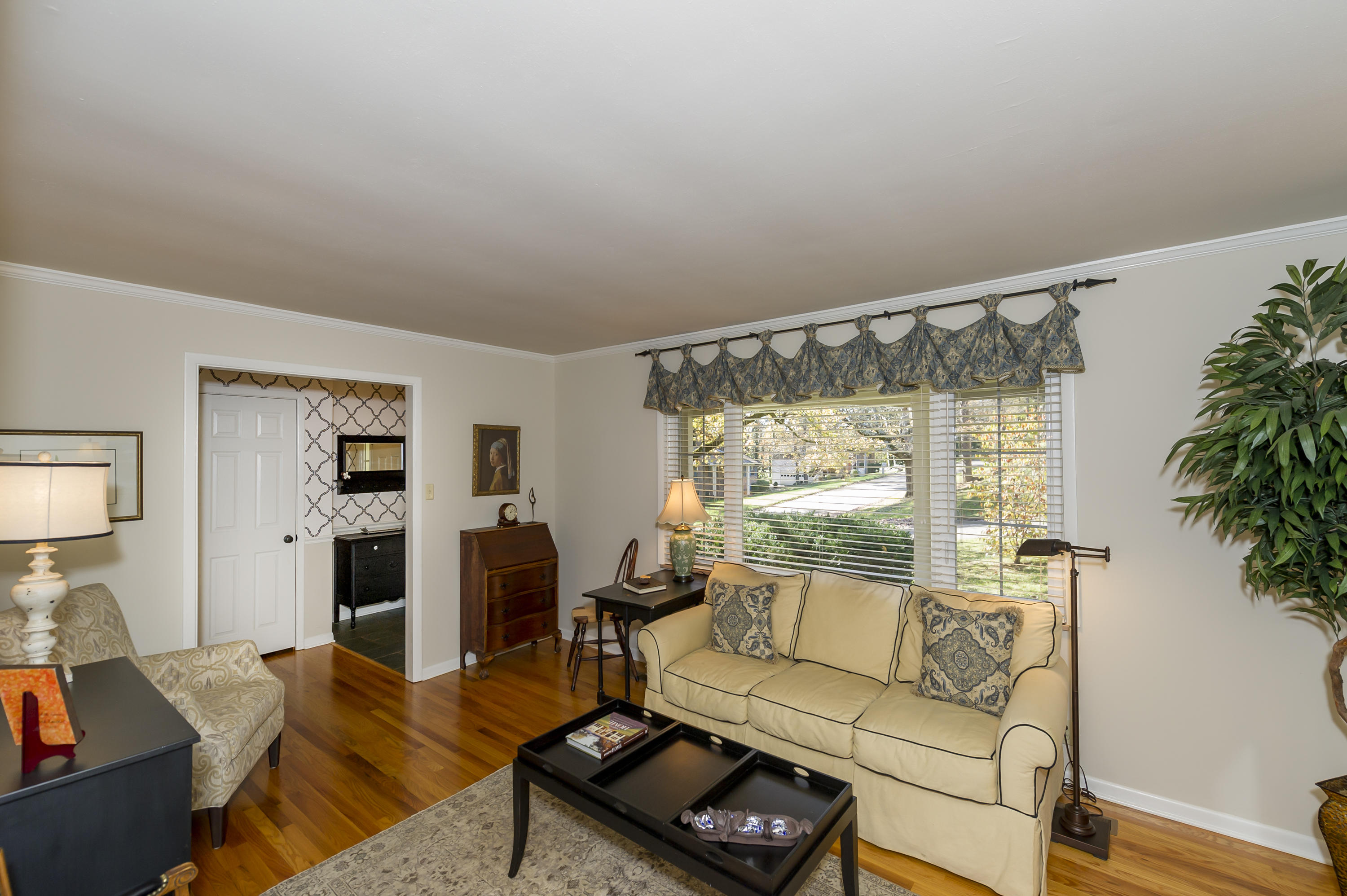 716 Noragate Road Knoxville, TN 37919 - Photo 9 of 34 Living Room