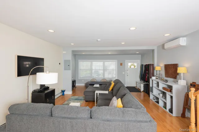$899,900 | 360 West 262nd Street | North Riverdale