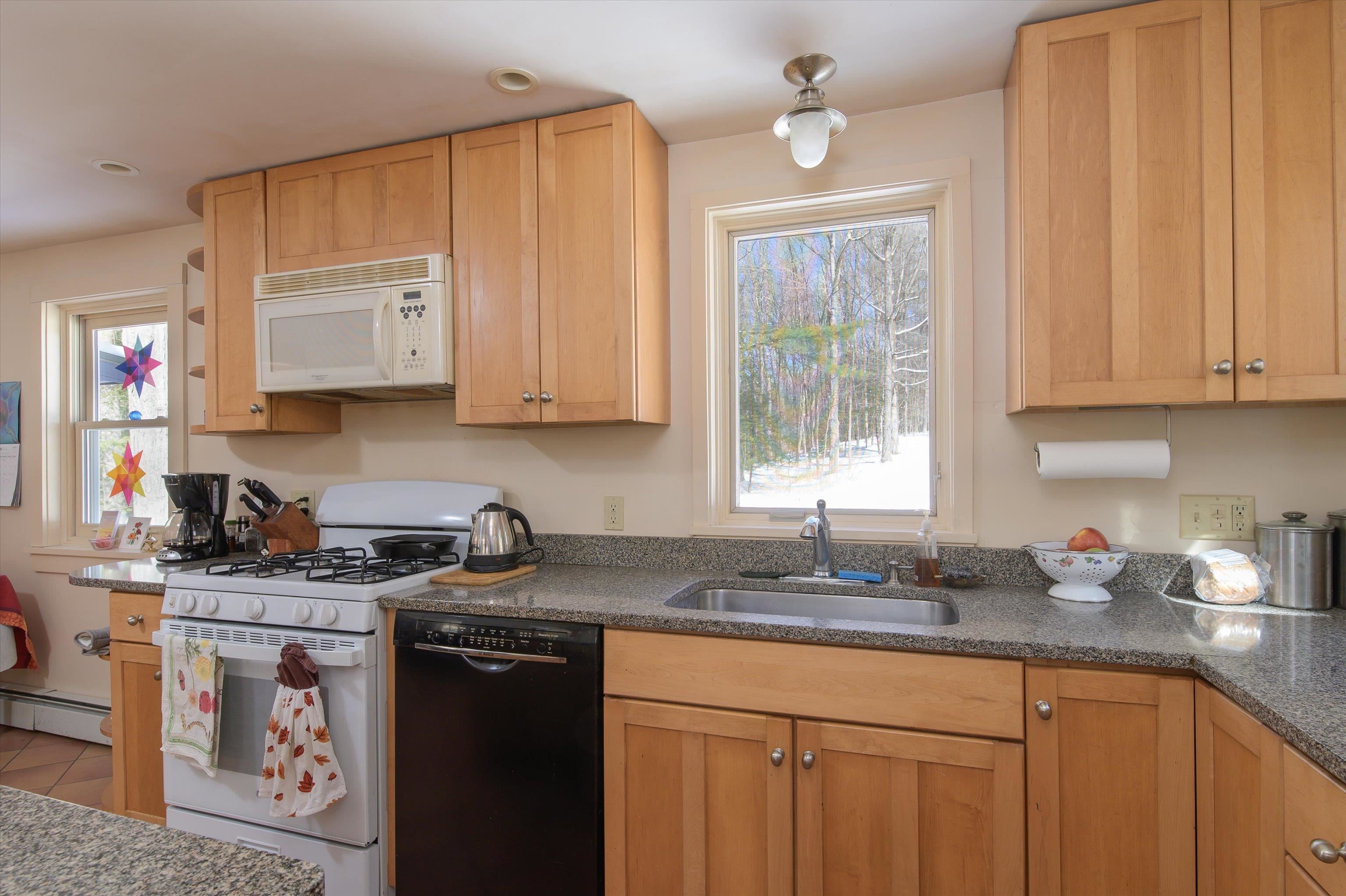 56 Lee Road Brattleboro, VT 05301 - Photo 10 of 32