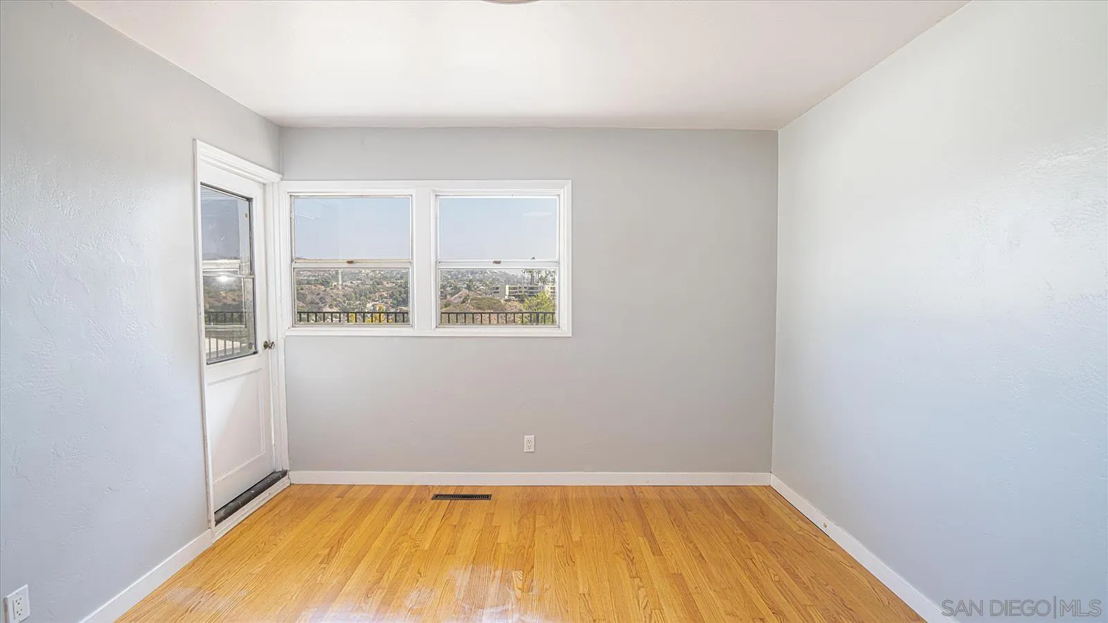 5451 Redding Road San Diego, CA 92115 - Photo 24 of 37 an empty room with a window