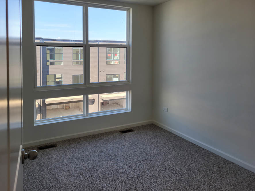 358 Summit Circle Lombard, IL 60148 - Photo 28 of 55 an empty room with a window