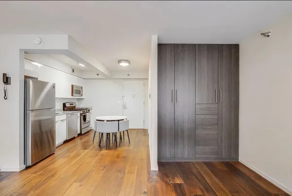 $610,000 | 516 West 47th Street, Unit N4D | Hell's Kitchen
