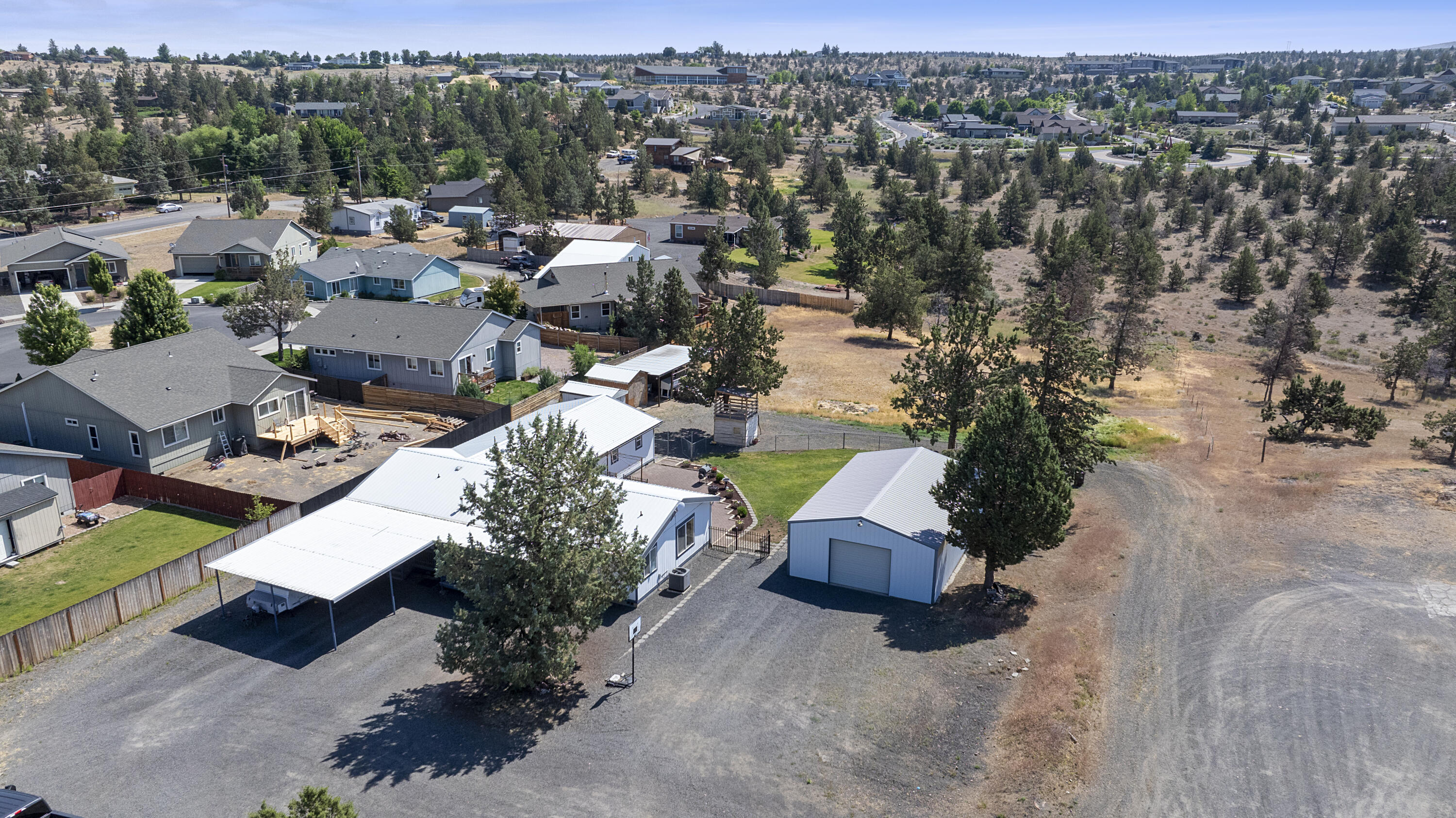 605 Southeast Kinkade Road Madras, OR 97741 - Photo 4 of 44
