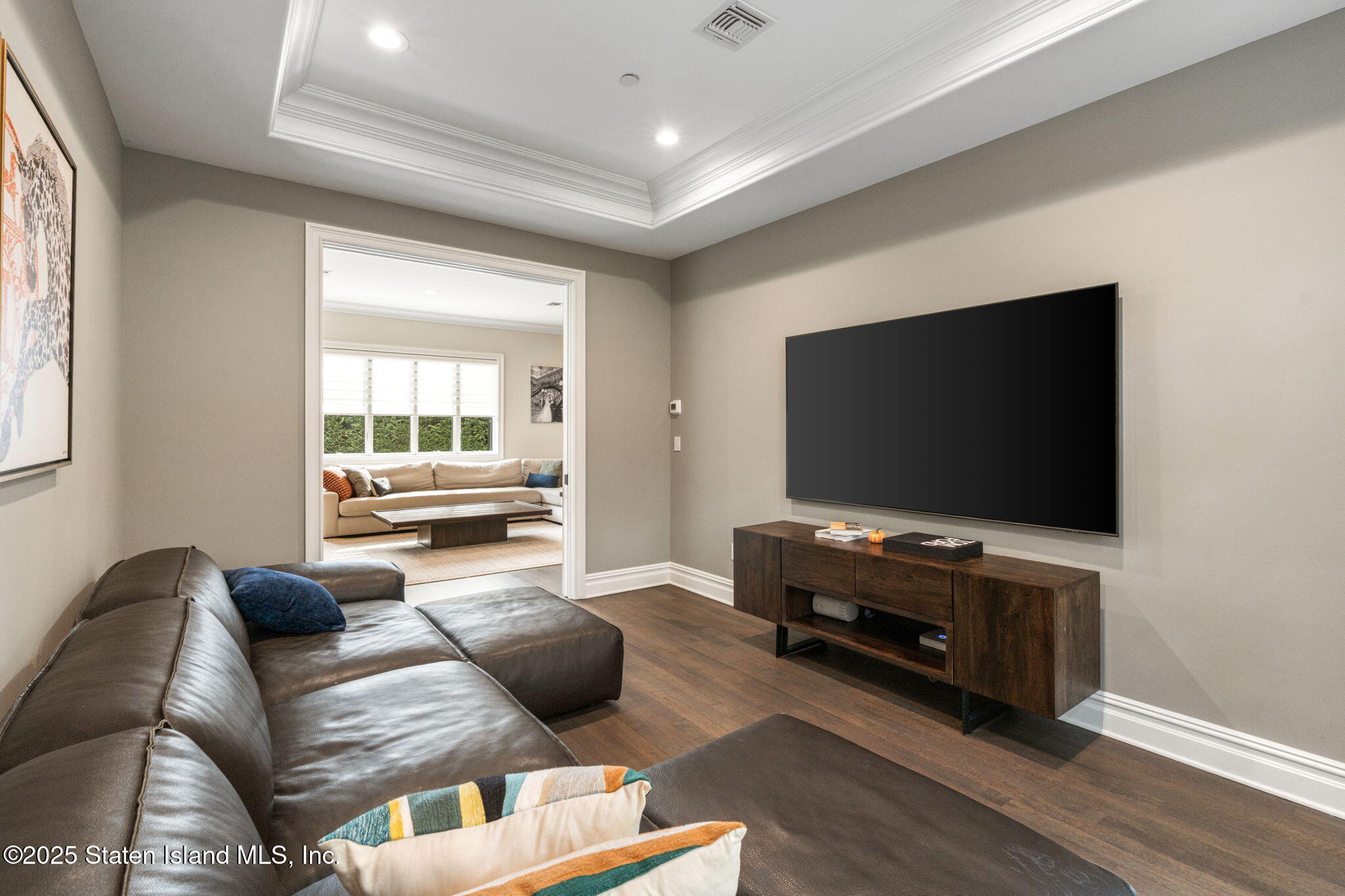 312 London Road Staten Island, NY 10306 - Photo 31 of 82 321 London Rd Theater Room