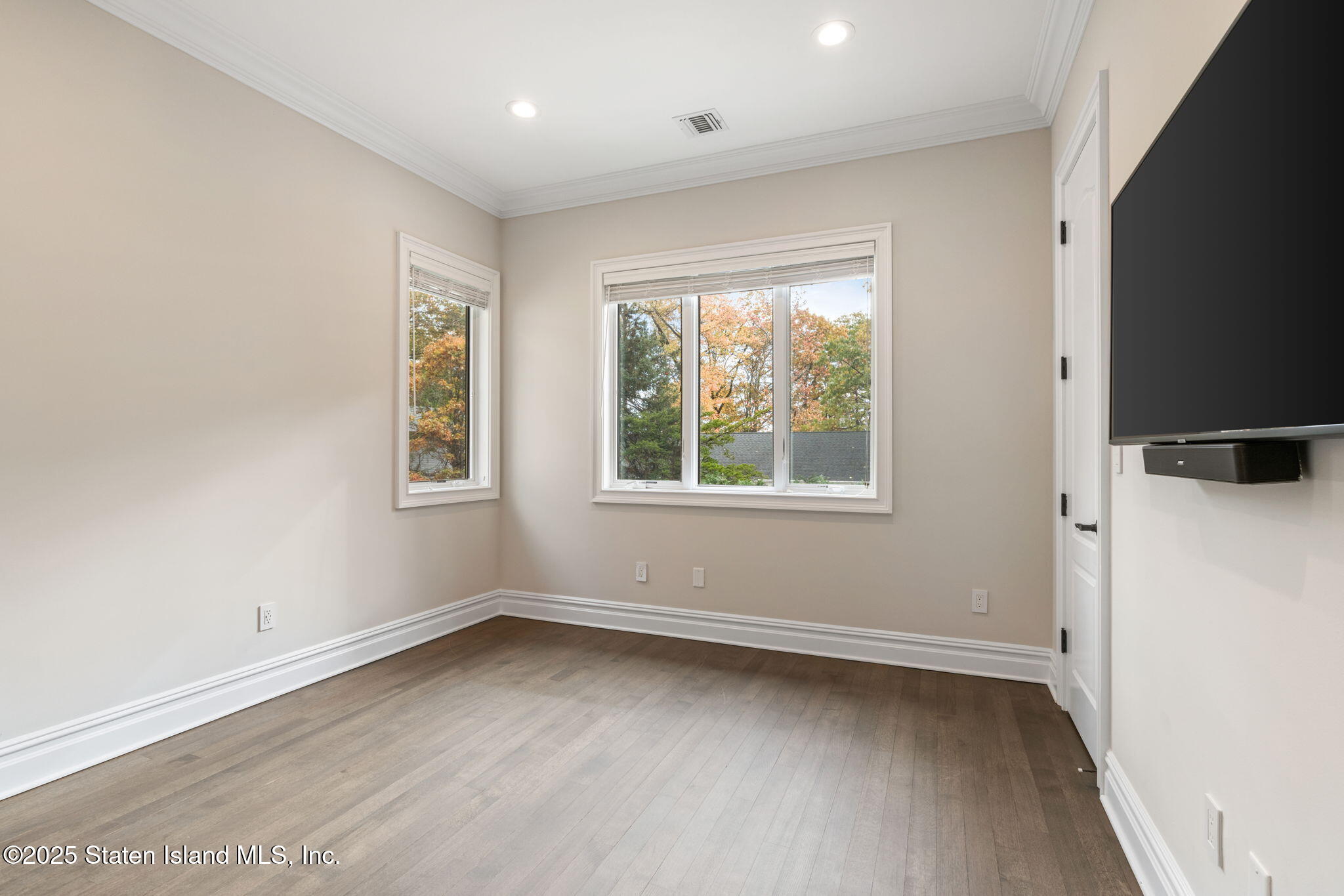312 London Road Staten Island, NY 10306 - Photo 51 of 82 321 London Rd Bedroom