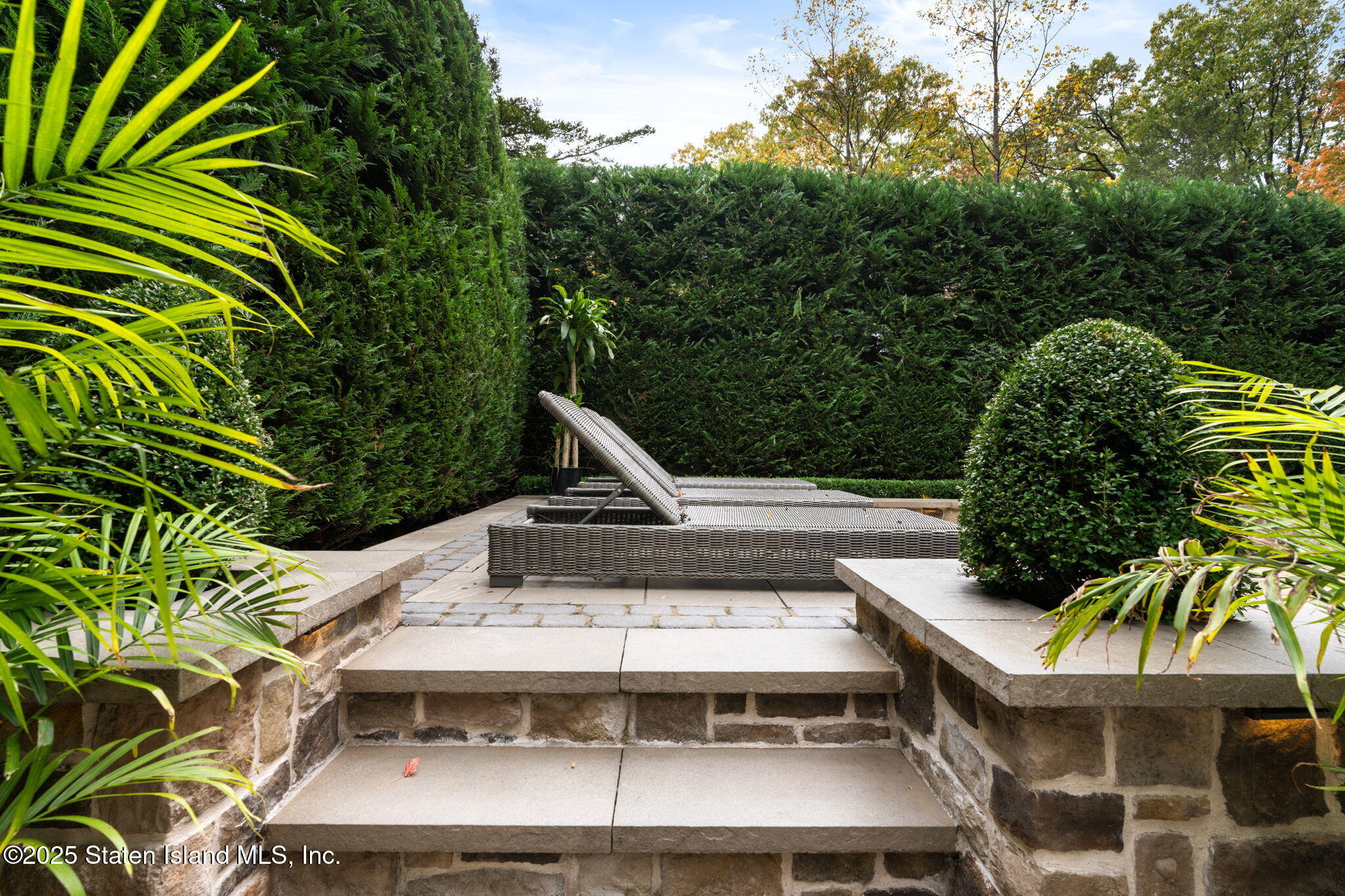 312 London Road Staten Island, NY 10306 - Photo 74 of 82 a view of a yard with plants