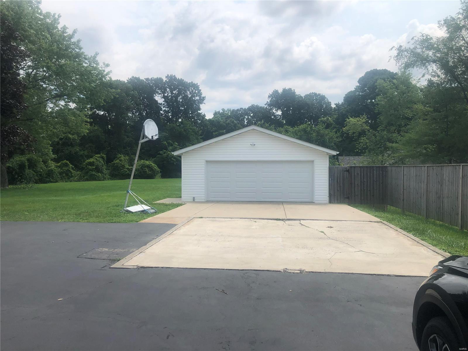203 Union Hill Road Fairview Heights, IL 62208 - Photo 3 of 4 Gallery Image 3