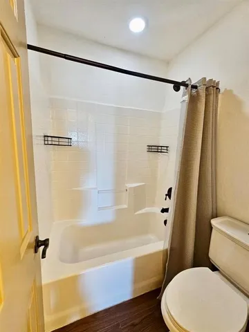a bathroom with a toilet and a bathtub