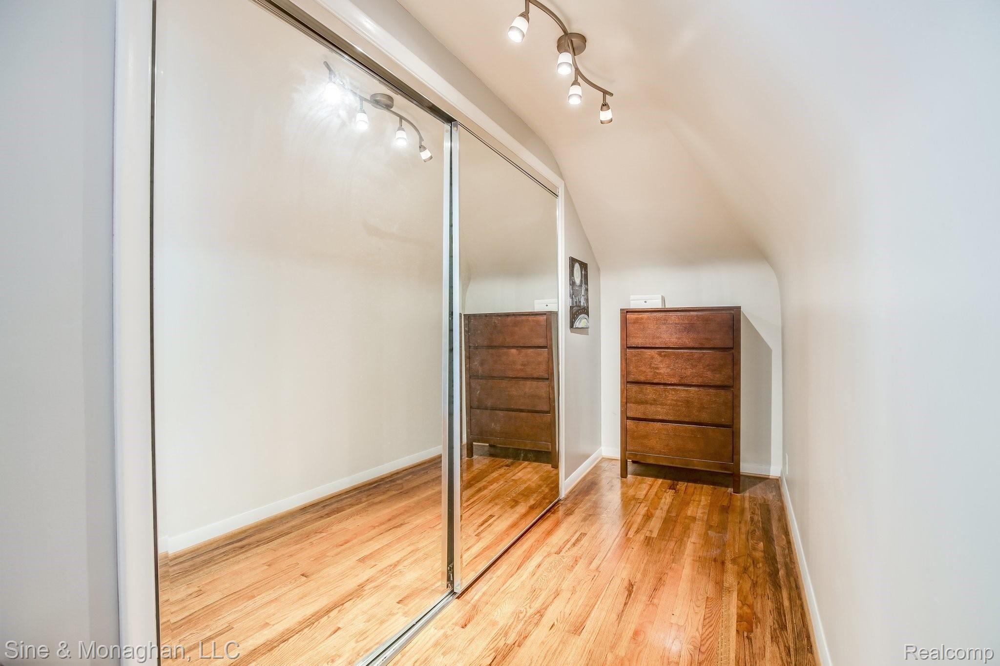 1624 Roslyn Road Grosse Pointe, MI 48236 - Photo 25 of 31 1624+Roslyn+Rd+Grosse+Pointe+Woods-28-web.jpg
