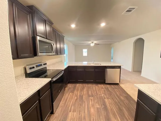 $1,475 | 213 Allington Circle, Jarrell, TX 76537