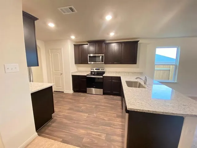 $1,475 | 213 Allington Circle, Jarrell, TX 76537