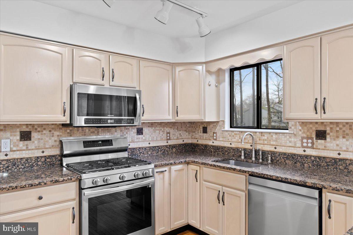 3 Gardner Road Cherry Hill, NJ 08034 - Photo 9 of 36