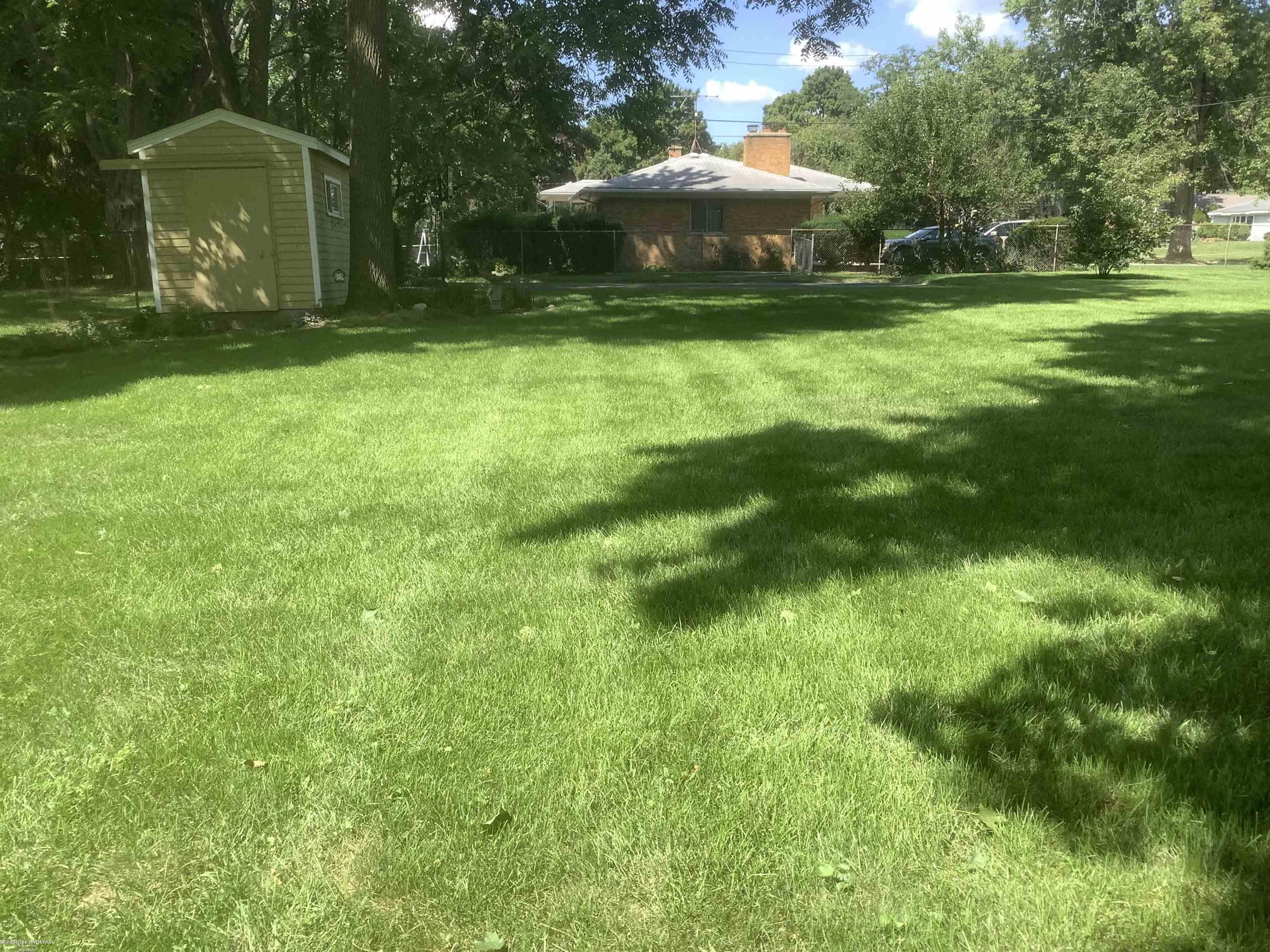 381 Chandler Street Romeo, MI 48065 - Photo 56 of 57 50100116-69.JPG