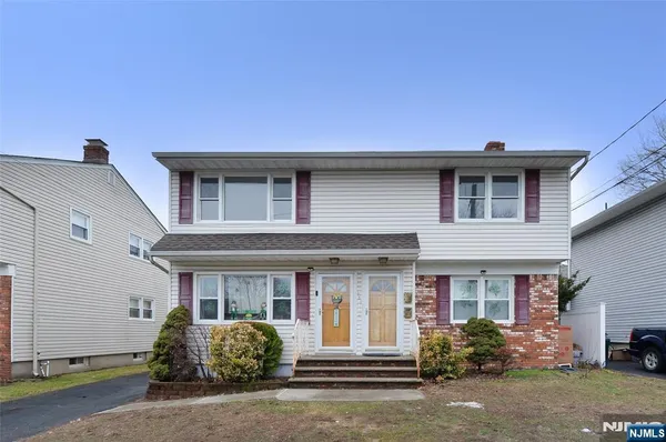 $2,500 | 421 Leonhardt Drive, Unit 2, Saddle Brook, NJ 07663