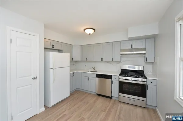 $2,500 | 421 Leonhardt Drive, Unit 2, Saddle Brook, NJ 07663