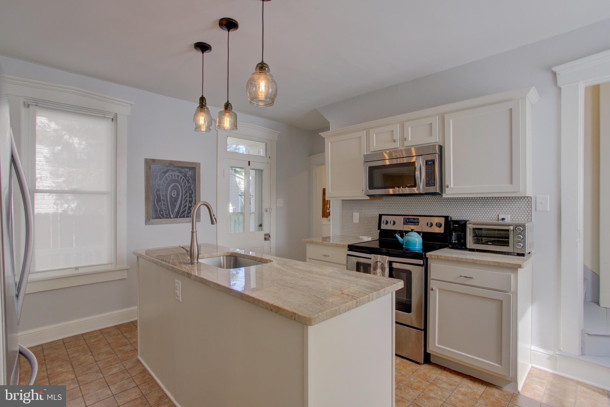 23 West Orange Street Lititz, PA 17543 - Photo 3 of 35