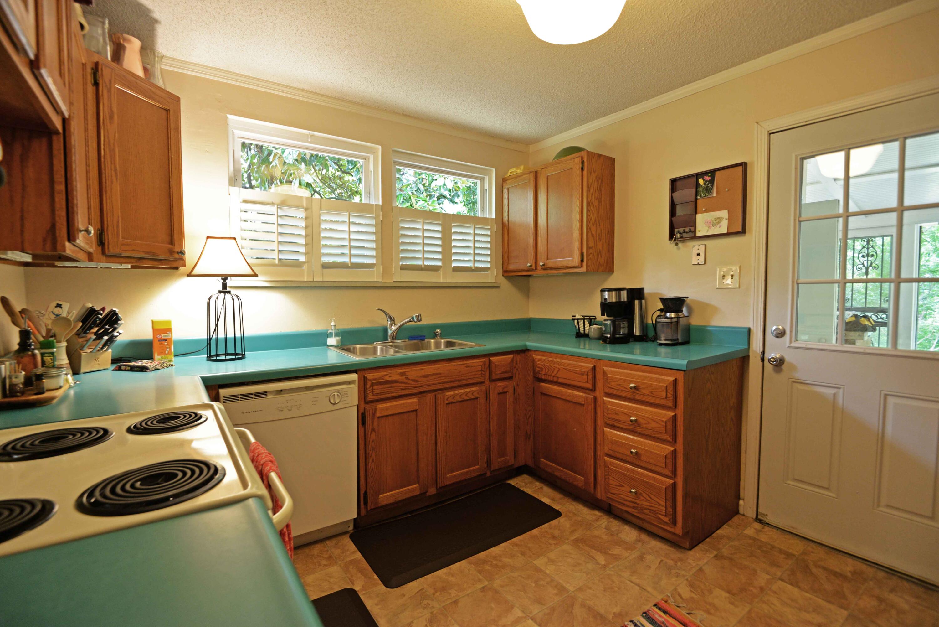 1113 South Crest Road Rossville, GA 30741 - Photo 10 of 28 Kitchen view 1