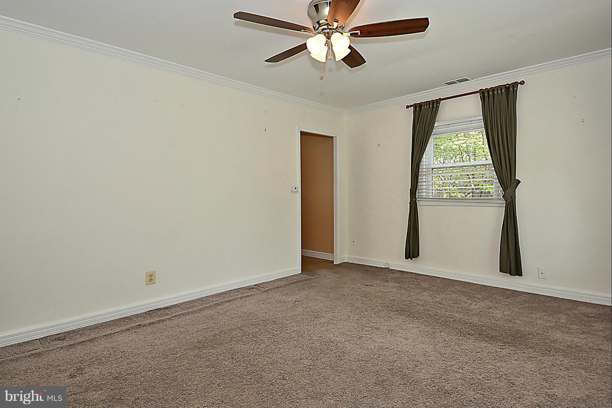 1503 Gleason Street Silver Spring, MD 20902 - Photo 4 of 30 Living Room