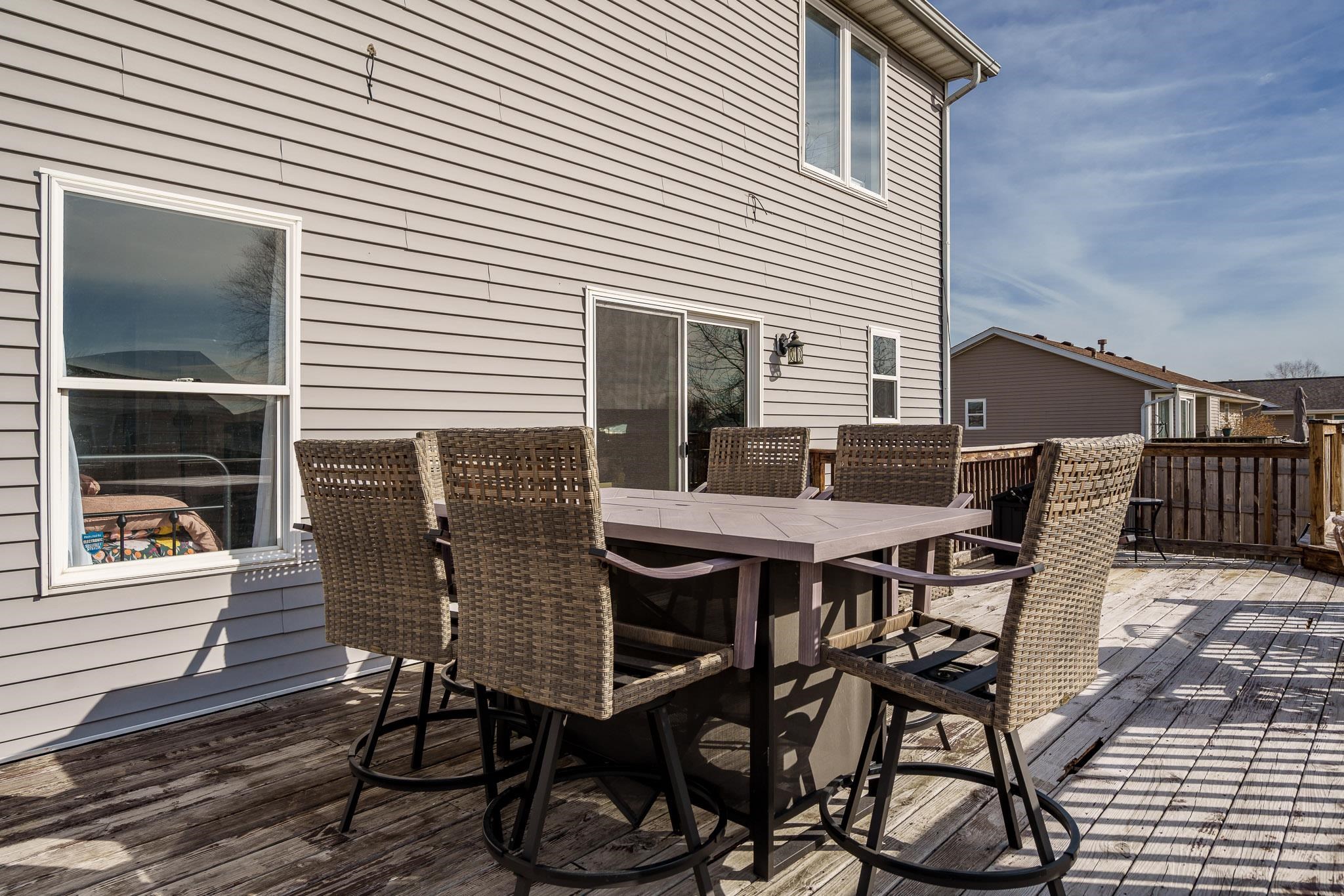 148 Prairie Moon Drive Davis Junction, IL 61020 - Photo 5 of 33 a patio with table and chairs