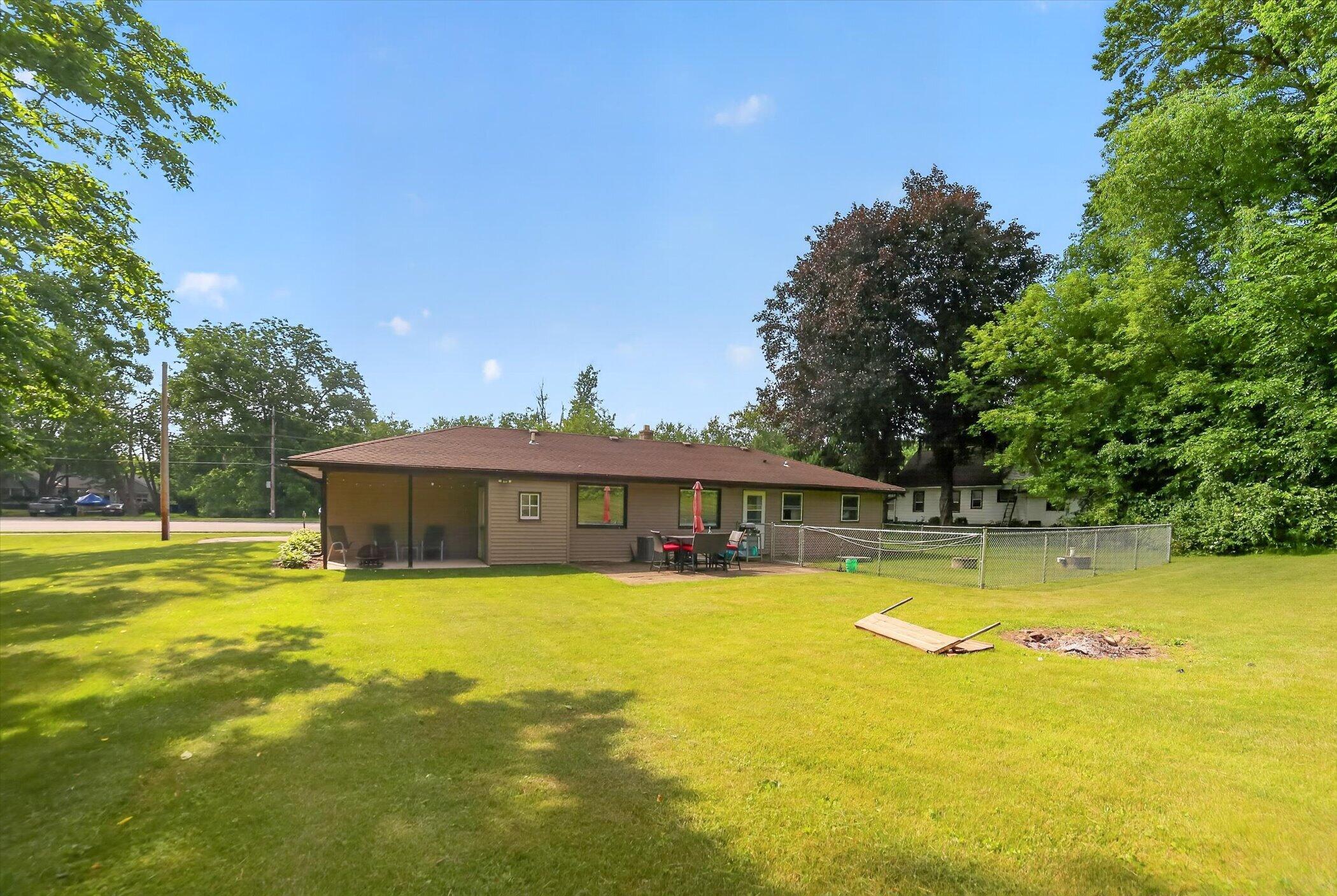 W257S2719 Genesee Road Waukesha, WI 53188 - Photo 32 of 32 39-W257S2719-Genesee-Rd-Windowstill-Phot