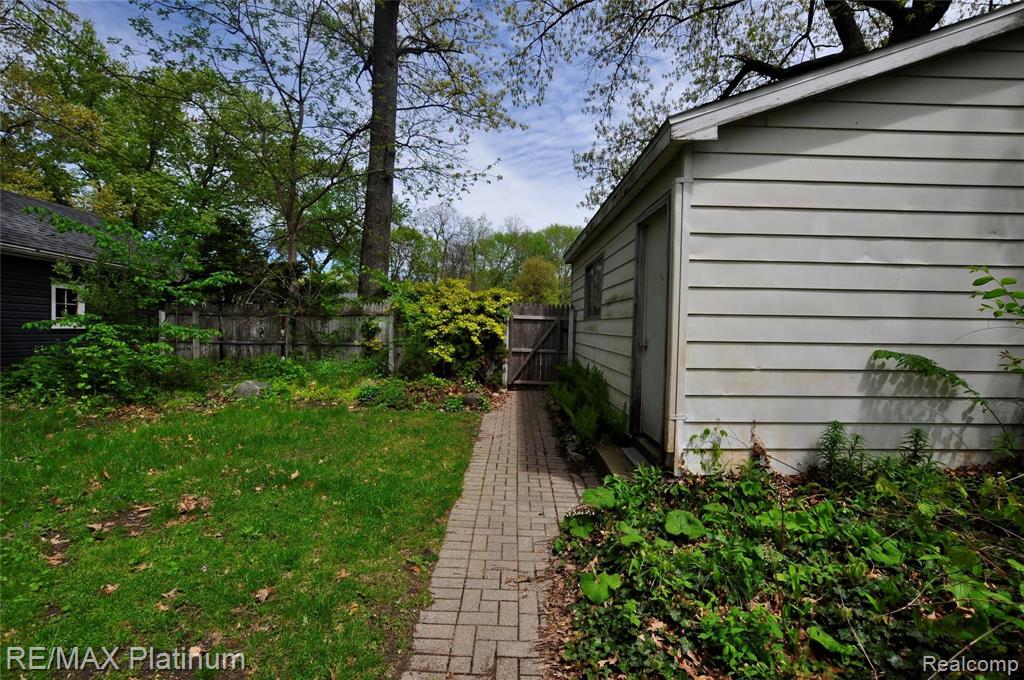 4450 Clifford Road Brighton, MI 48116 - Photo 2 of 16