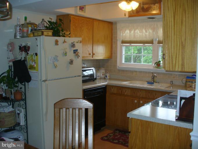 131 Fort Evans Road Southeast, Unit E Leesburg, VA 20175 - Photo 12 of 23 Kitchen
