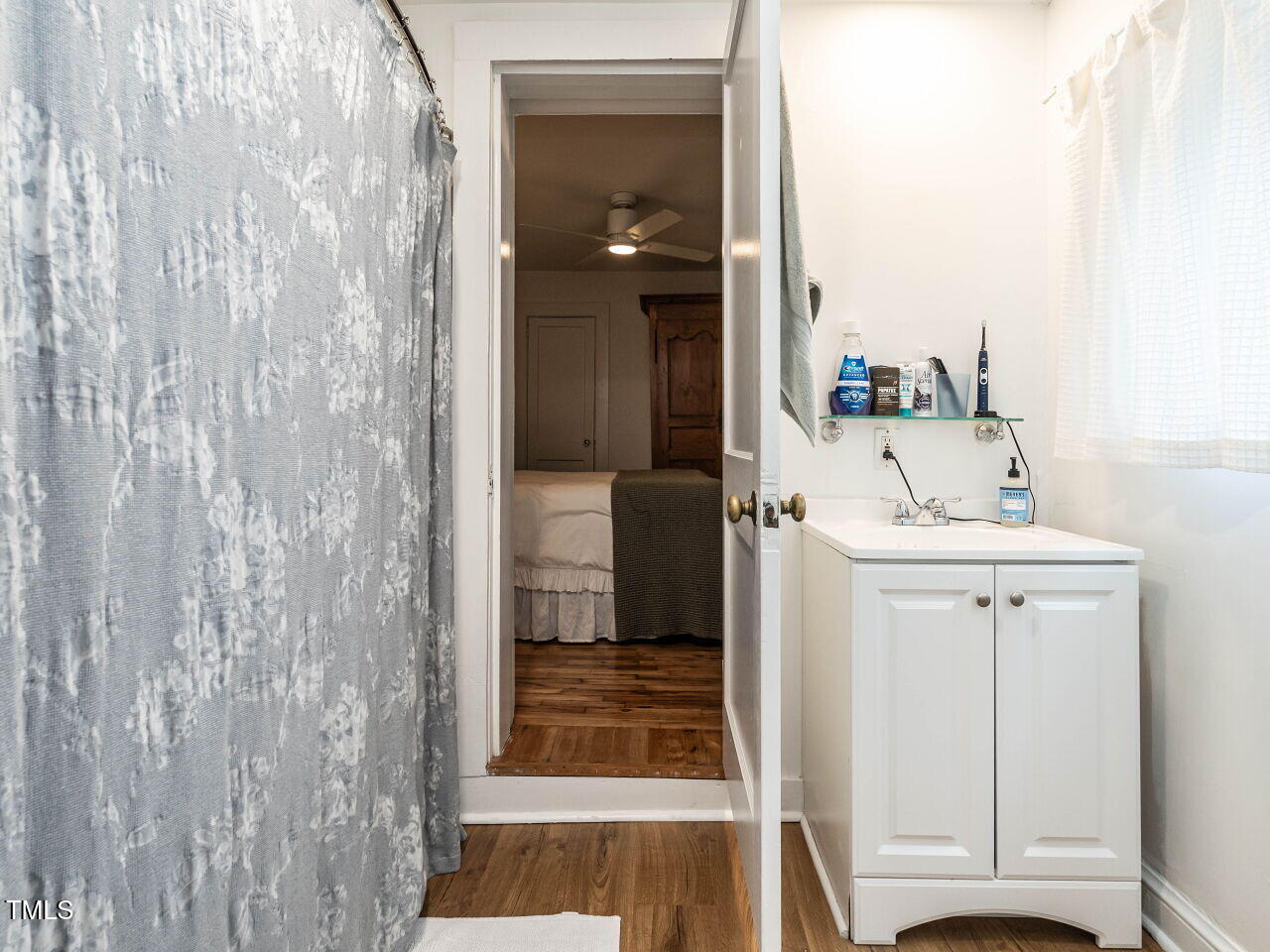 1813 Ridley Street Raleigh, NC 27608 - Photo 19 of 30 019-1280x960-primary-bath