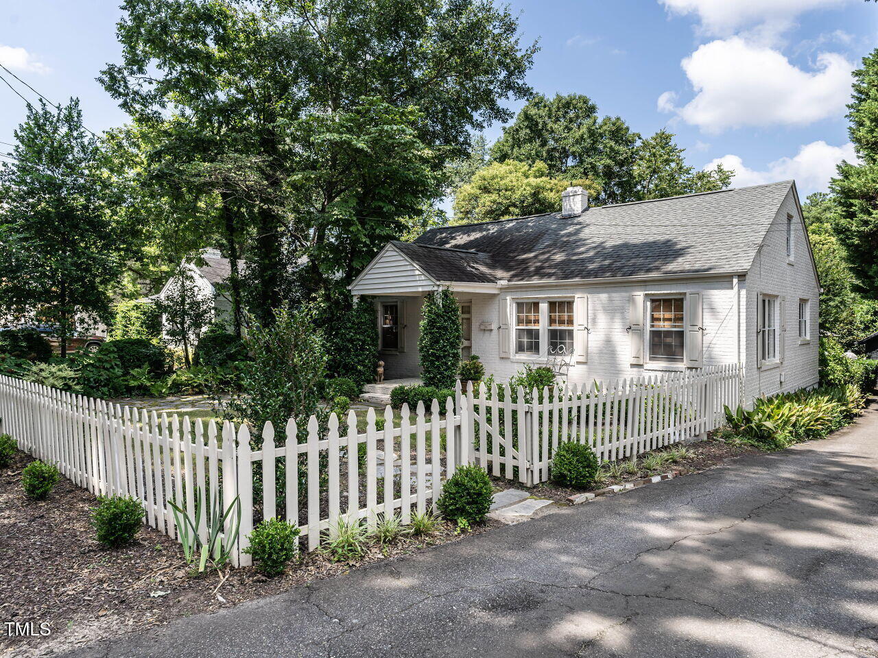 1813 Ridley Street Raleigh, NC 27608 - Photo 3 of 30 002-1280x960-front