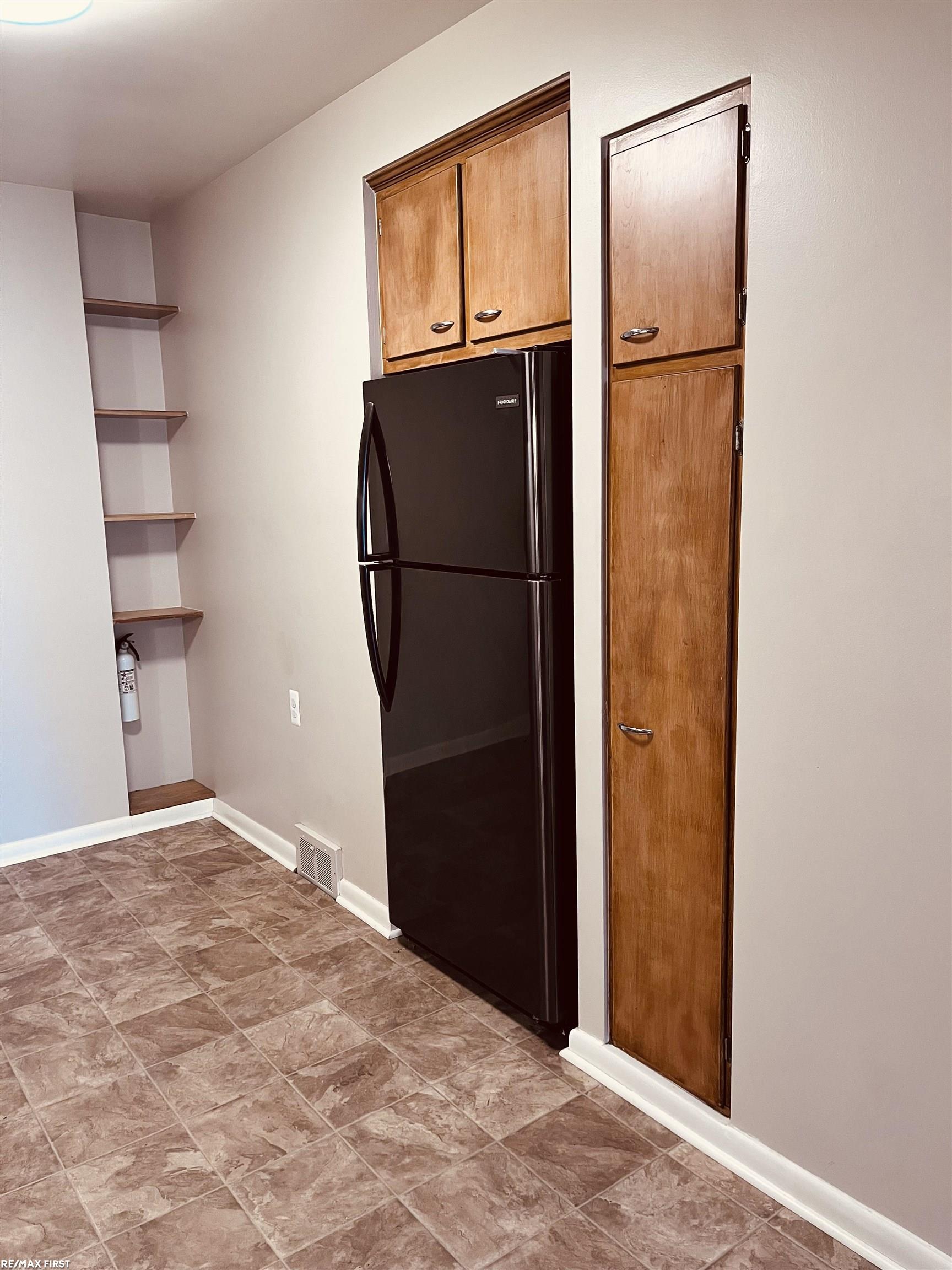 899 Neff Road, Unit 2 Grosse Pointe, MI 48230 - Photo 9 of 19