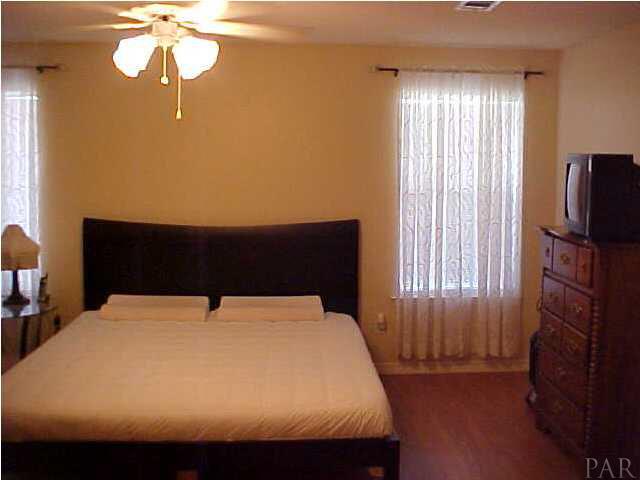 7155 Jennifer Road Pensacola, FL 32526 - Photo 11 of 14 2 ADDITIONAL BEDROOMS ARE VERY SPACIOUS..