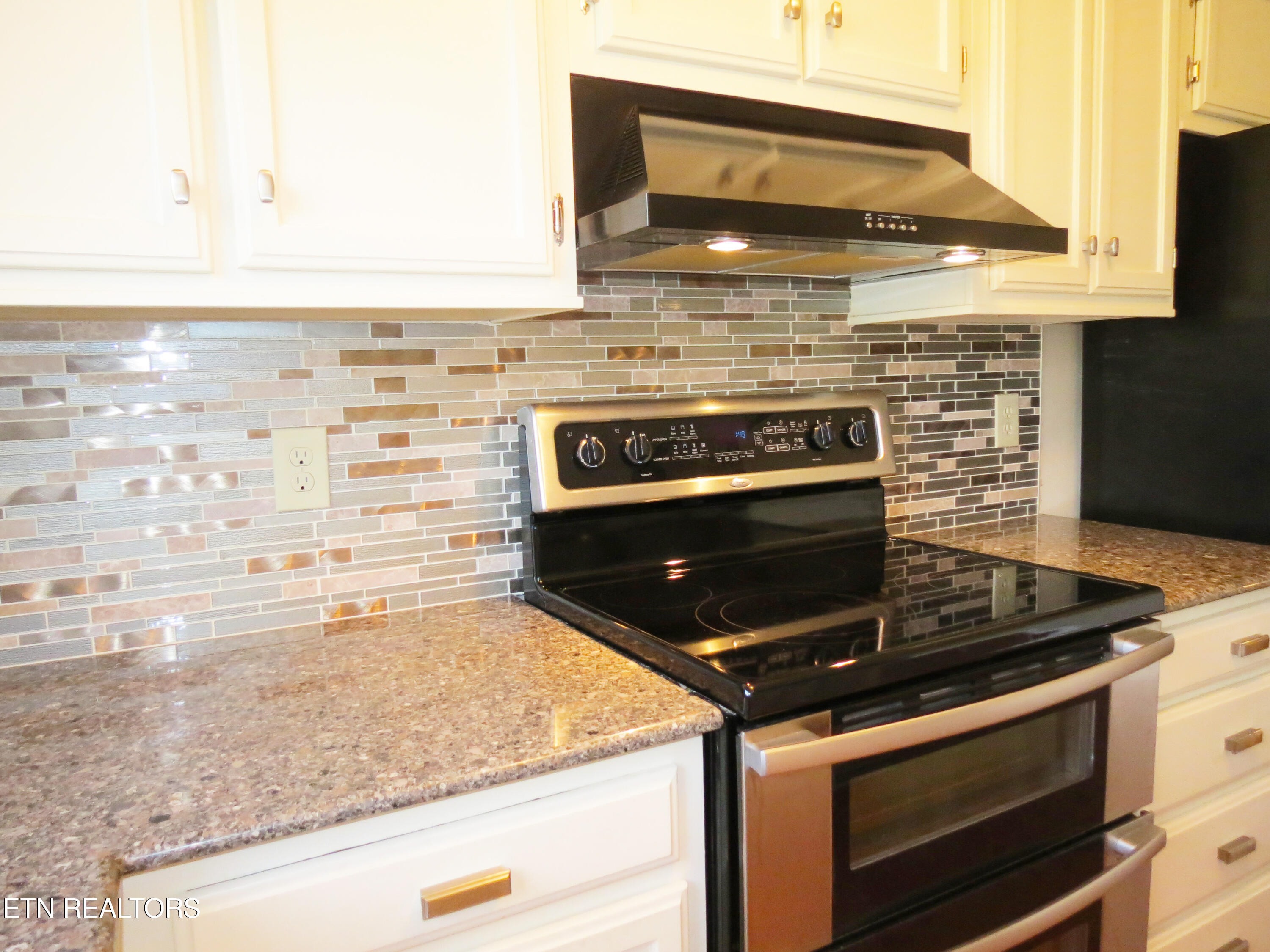 34 Brookside Drive Oak Ridge, TN 37830 - Photo 13 of 47 bs38