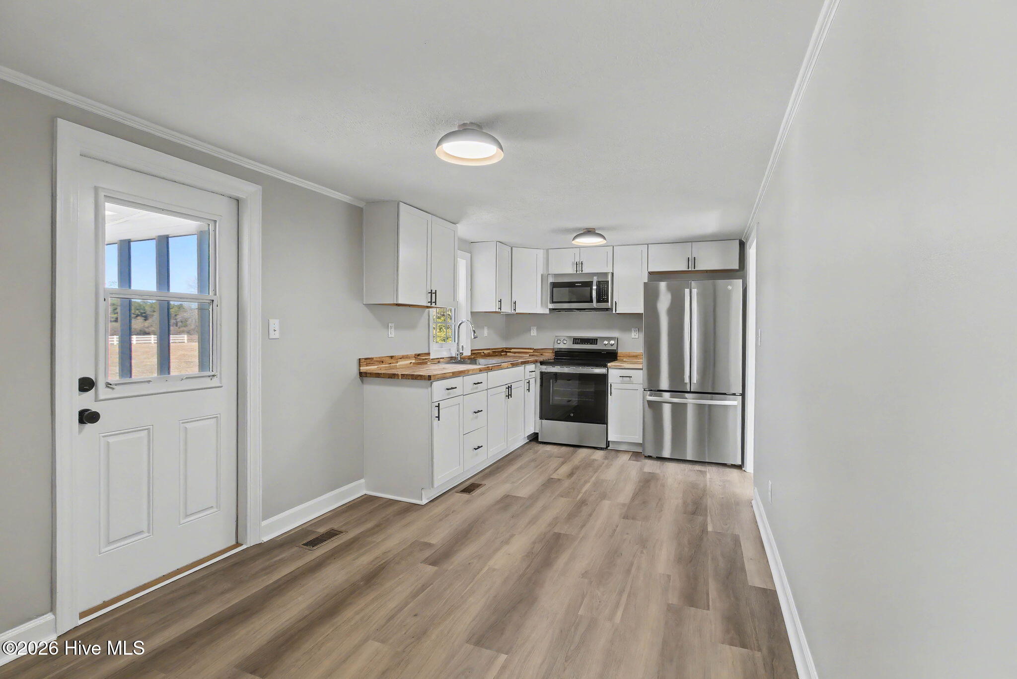 736 James Pait Road Bladenboro, NC 28320 - Photo 8 of 32 Screened Porch Access