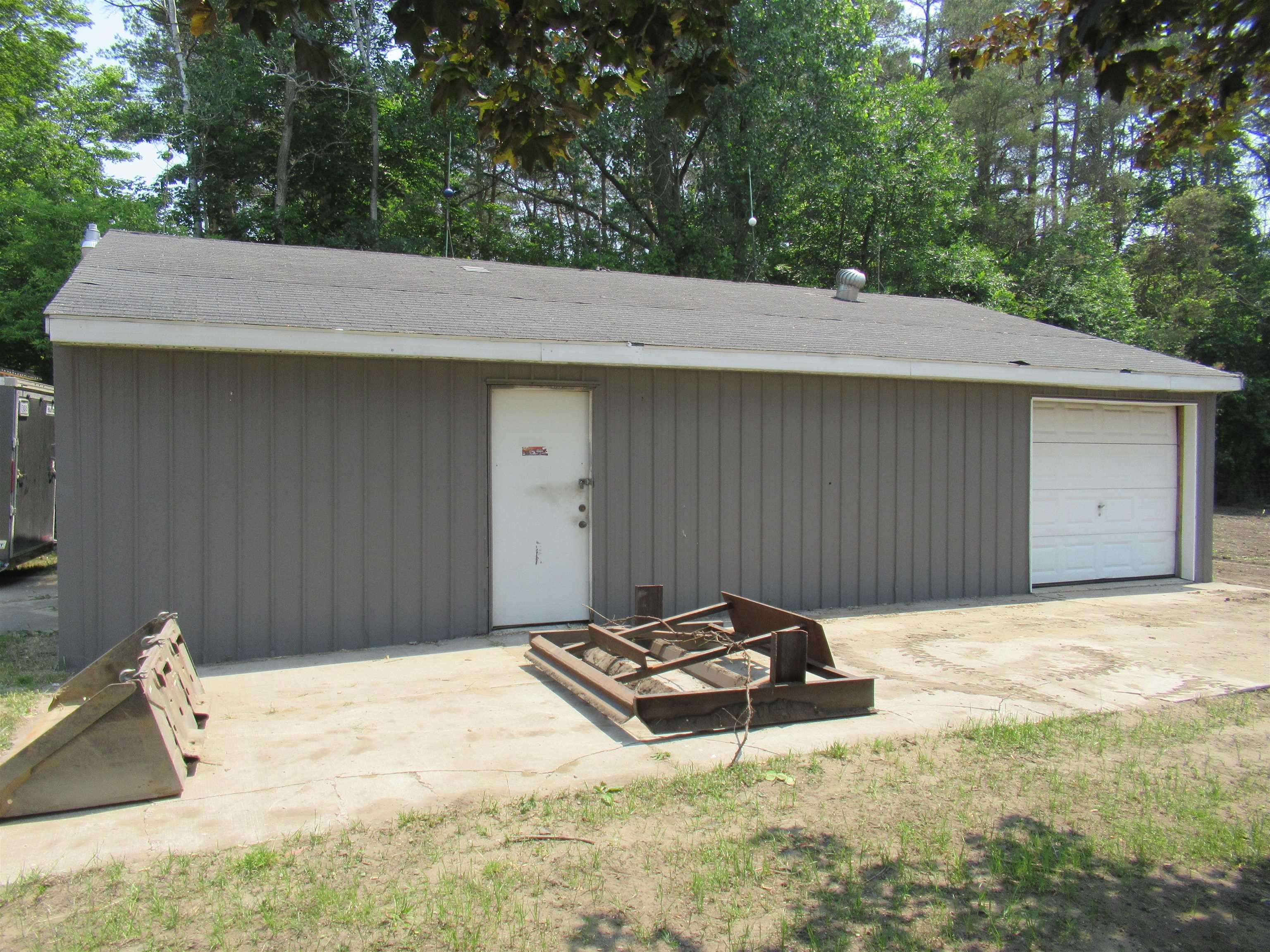 10109 West Frances Road Flushing, MI 48433 - Photo 25 of 31 50111791-24.JPG