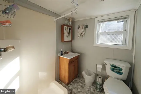 $1,200 | 607 West Lawn Avenue, West Lawn, PA 19609