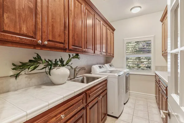 $1,295,000 | 1626 Arden Bluffs Lane, Carmichael, CA 95608
