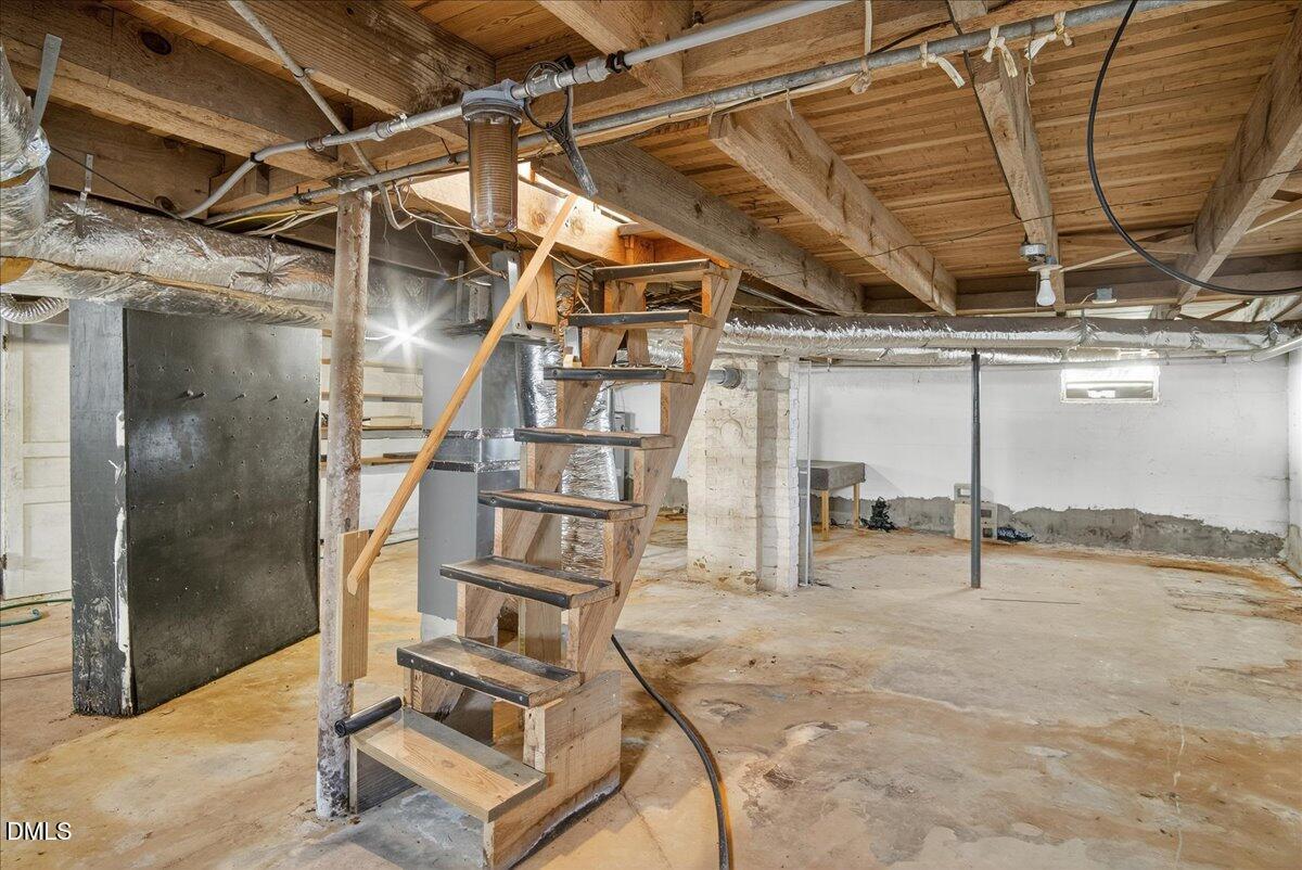 616 Roxboro Road Oxford, NC 27565 - Photo 20 of 38 a view of an chairs