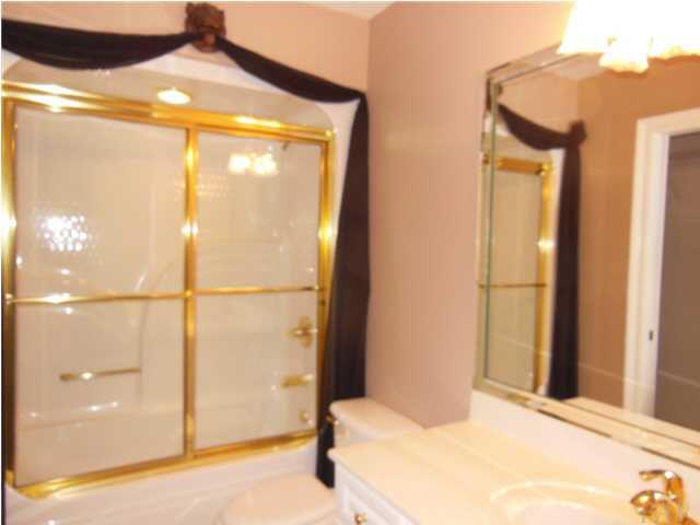 1621 West 9 & Half Mile Road Cantonment, FL 32533 - Photo 20 of 25 The bath off the guest bedroom