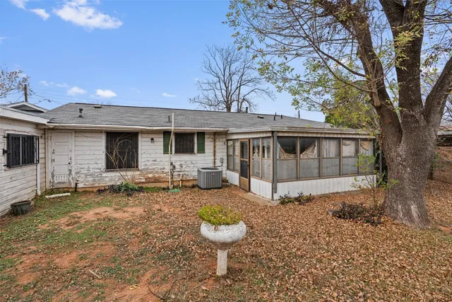 $525,000 | 1731 Hillcrest Lane, Austin, TX 78721