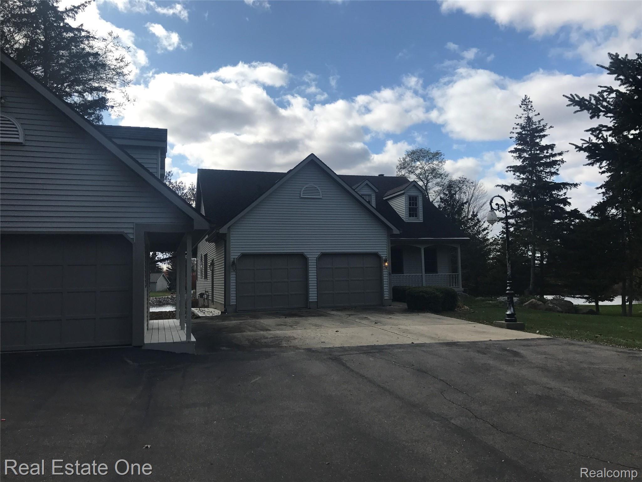 1668 Peppermill Road Lapeer, MI 48446 - Photo 2 of 55 IMG_2860.JPG