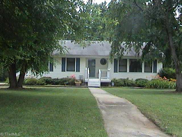 6770 Leward Road Pfafftown, NC 27040 - Photo 1 of 4 Exterior Front.