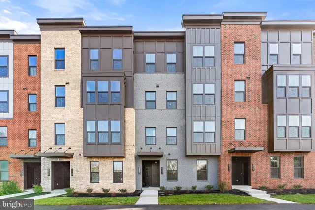 $3,895 | 21791 Express Terrace, Ashburn, VA 20147