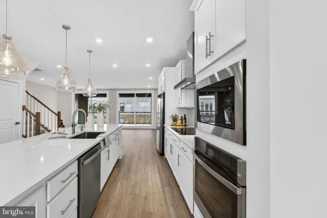 $3,895 | 21791 Express Terrace, Ashburn, VA 20147